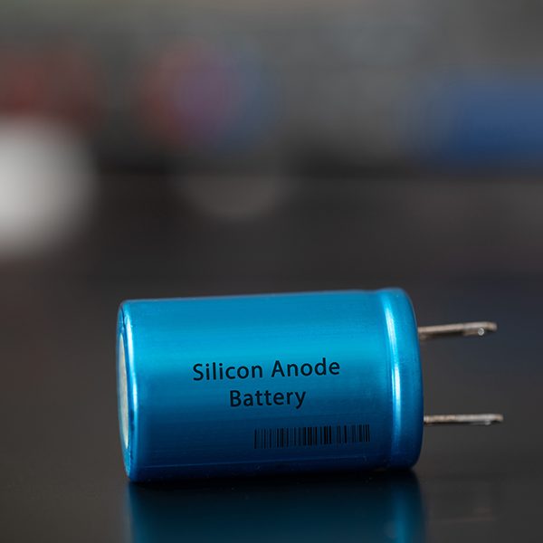 solution-silicon anode